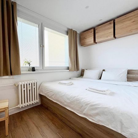 Elegant Escape Apartment III - Free Parking, Easy Access To City Center Pozsony Kültér fotó