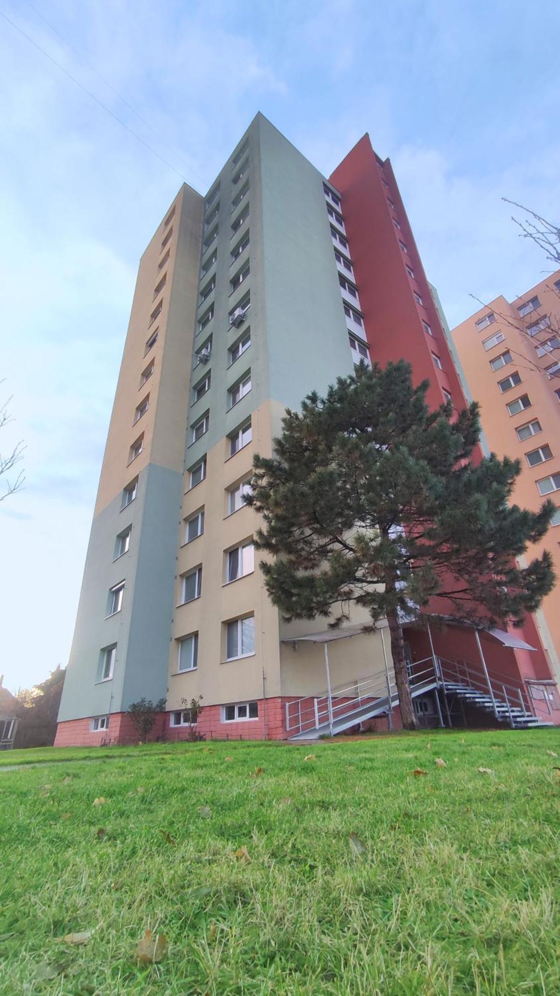 Elegant Escape Apartment III - Free Parking, Easy Access To City Center Pozsony Kültér fotó