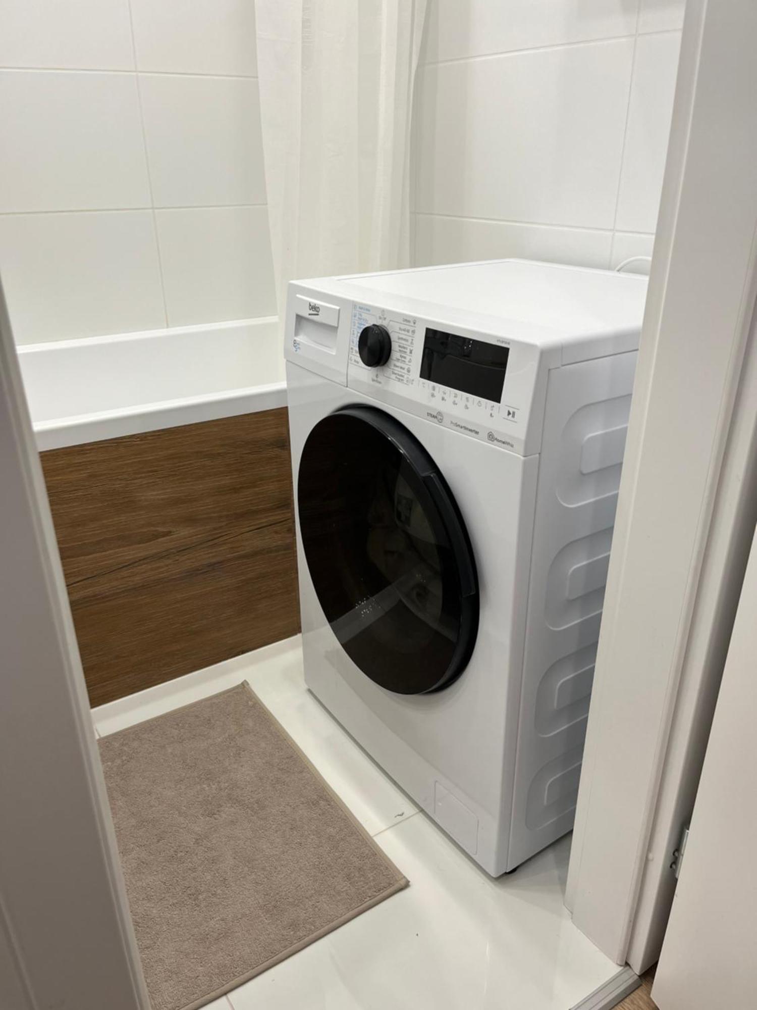 Elegant Escape Apartment III - Free Parking, Easy Access To City Center Pozsony Kültér fotó